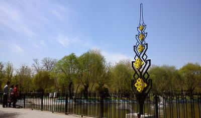 Memorial for a dry tree, 2014, Steel, 900.260.280 cm, Mashhad