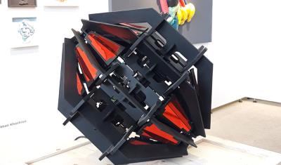Beat, 2021,steel and mirror, 70.70.70 cm