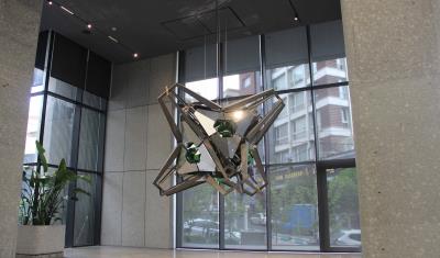 Zygot, 2026, Steel & Mirror, 3.3.3 m